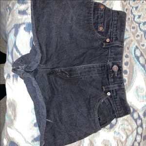 super cute black levi jean shorts